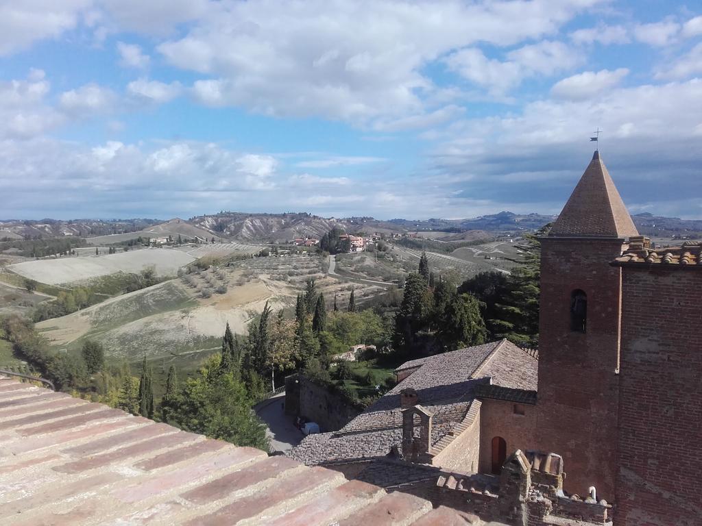 Вилла Agriturismo Il Torrione Чертальдо Экстерьер фото